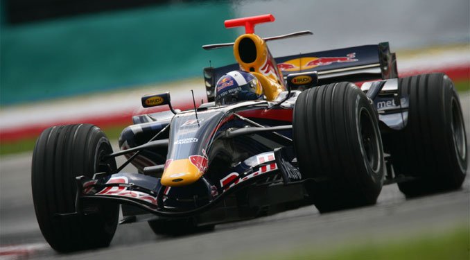 A Red Bull a Renault-verné meg 32