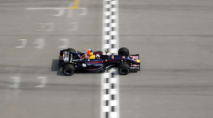 A Red Bull a Renault-verné meg 30