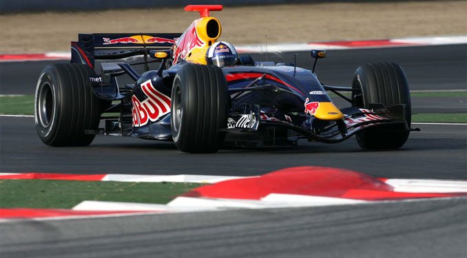 A Red Bull a Renault-verné meg 18