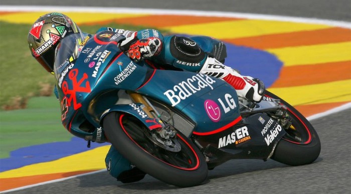 A mostani sisakja a magyar kornát mintázza