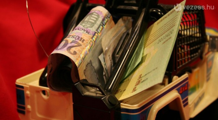 A benzinár több mint fele jövedéki és forgalmi adó