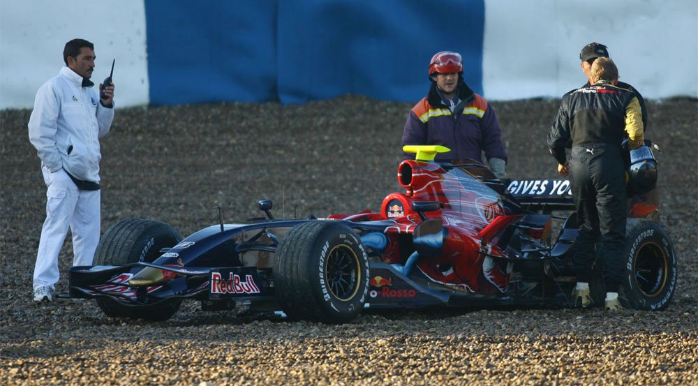 Vettel kiszállt