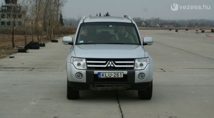 Alul 2,3 tonna, bent 8 feles