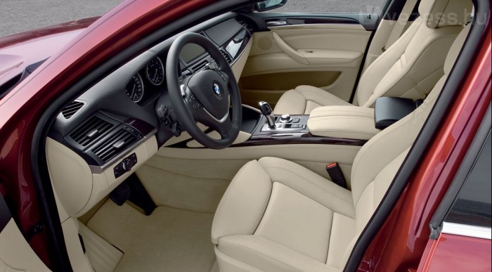 Csak négyen utazhatnak benn