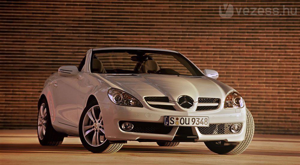 Megújult a Mercedes SLK 8