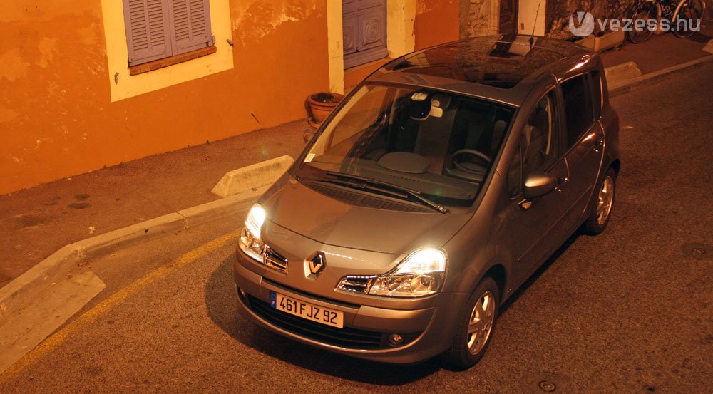 Közös a padlólemez a Clióval, a Logannal és a Nissan Note-tal