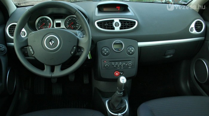 Remek az anyagminőség, a Clio ízléses belül 