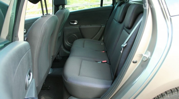 Elegendő hely jut a hátsó sorban