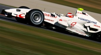 A Super Aguri kivár