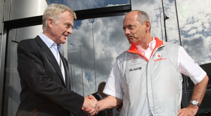 Legközelebb az ajtót mutatják a sumákoknak