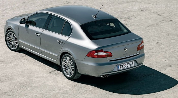 Több mint 2,7 méteres a tengelytáv