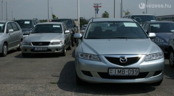 Tönkremennek az autószalonok?