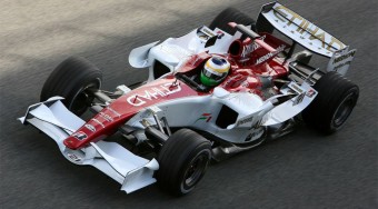 Sakkban tartja a pilótákat a Force India