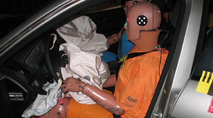 Törhetetlen a Mercedes C-osztály 5 | Vezess Garantáltan ép bőrrel