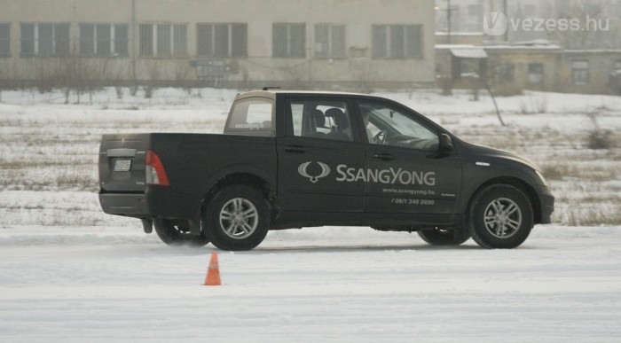 Van szlalom, kikerülés, fékezés, driftelés