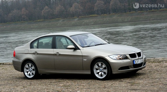 Balról jobbra: csomagtér, utastér, motortér