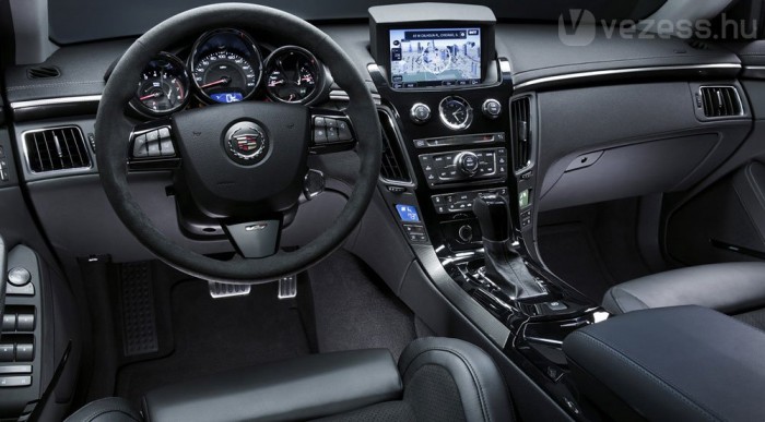 Amerikai ellenfél a BMW M5-nek 7