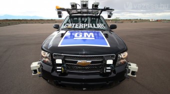 Autópályás száguldás sofőr nélkül