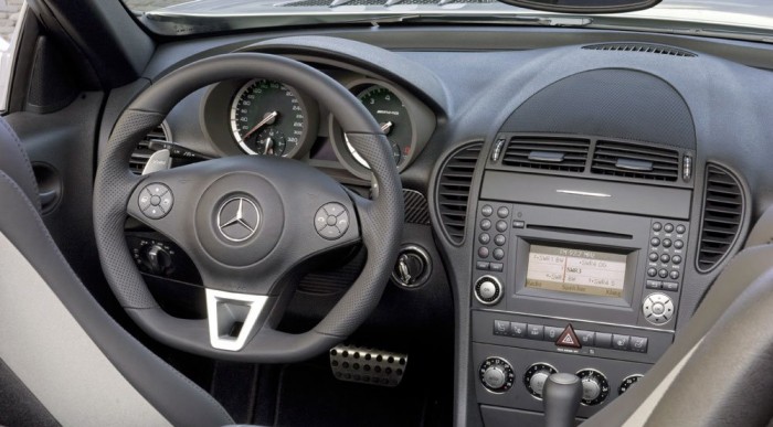 AMG-ben szériafelszerelés a változó áttételű kormány