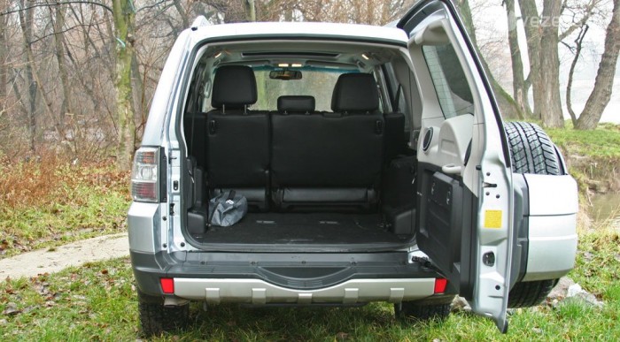 Bután nyílik a csomagtérajtó