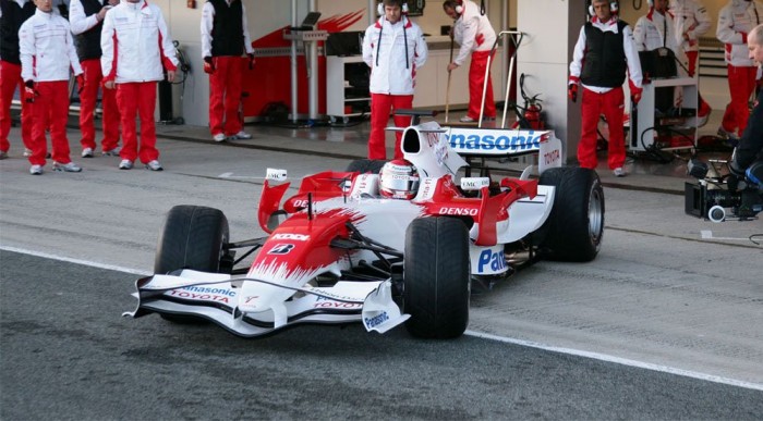 Trulli az új Toyotát próbálgatta