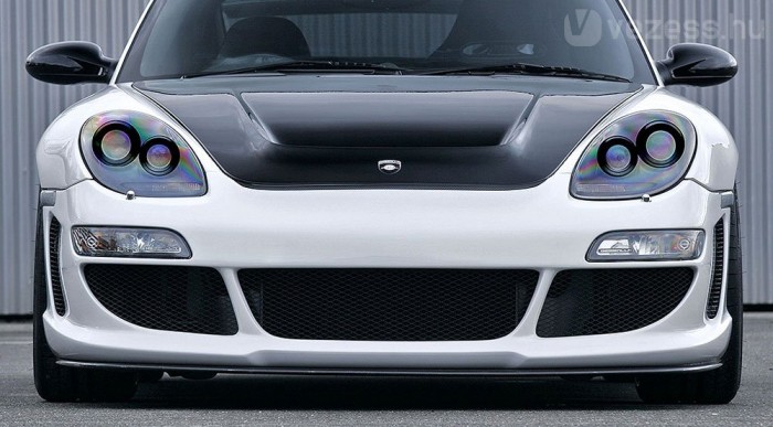 A lámpák miatt hasonlít a Carrara GT-re