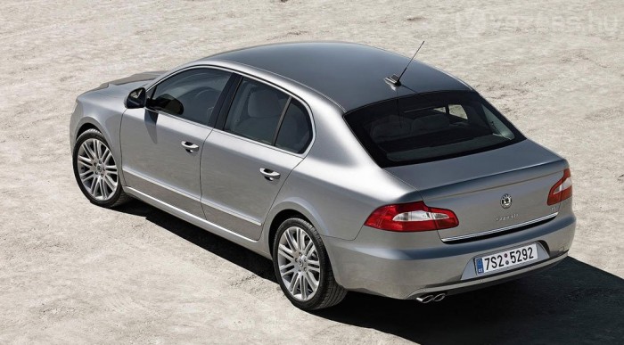 Négy centivel hosszabb és hattal szélesebb elődjénél