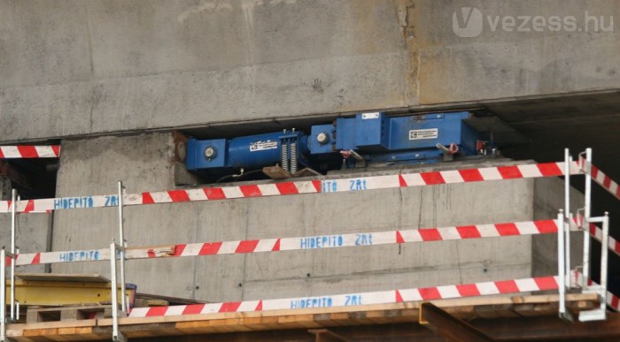 Ez mozgatja a betonszerkezetet