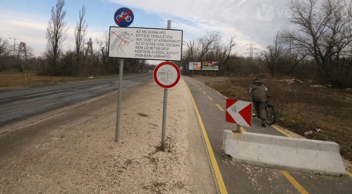 A gaz kerékpáros fittyet hány a tiltásra