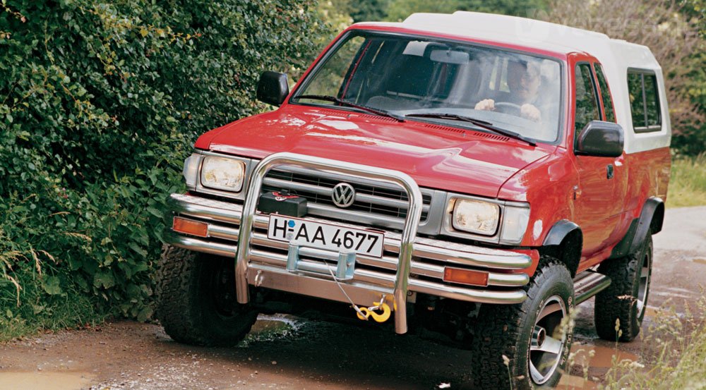 Toyota Hilux más jelvénnyel