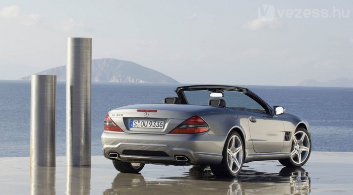 Ovális helyett trapéz kipufgókkal