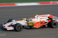 Egyre közelebb a B-McLaren