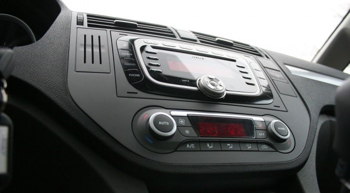 A kisebbik Maxi 9 | Vezess Átformálták a középkonzolt is