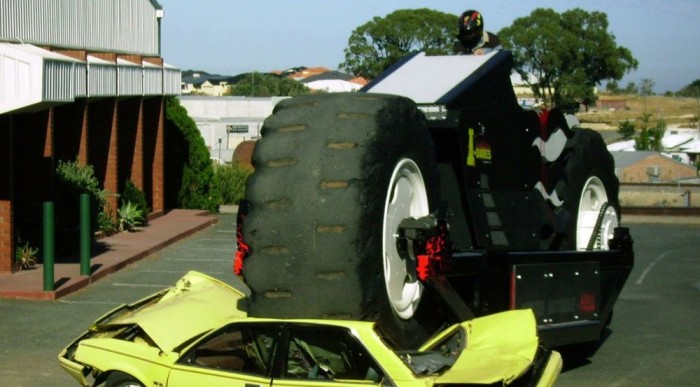 Autógyilkos ausztrál szörnyeteg 4 | Vezess Autókat reggelizik