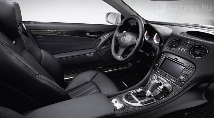 A kormány és az ülés is új