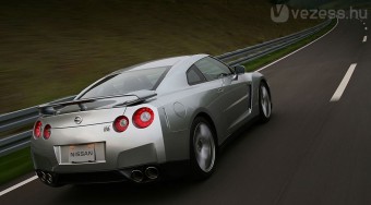Rekordra tör a szuper-Nissan