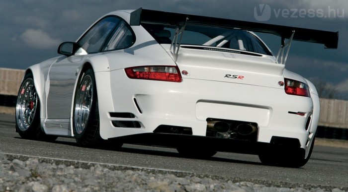 Hátul változatlanul hagyták az autót