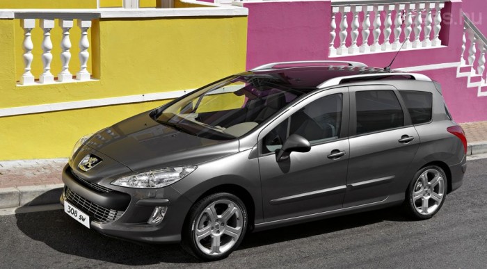 Új hétüléses Peugeot érkezett 6 | Vezess Az üvegtető is része az SW-nek