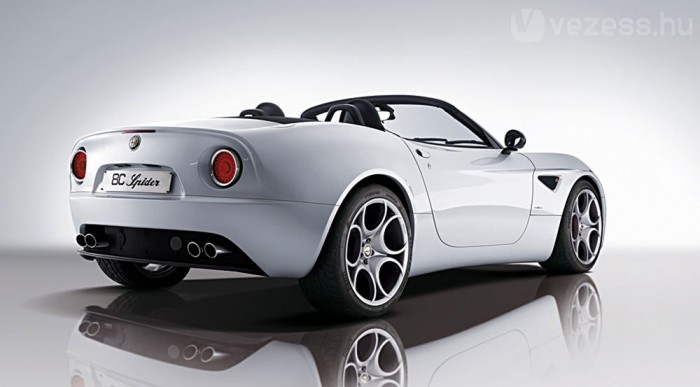 Újabb Ferrari-motoros Alfa 4 | Vezess Újabb Ferrari-motoros Alfa 4