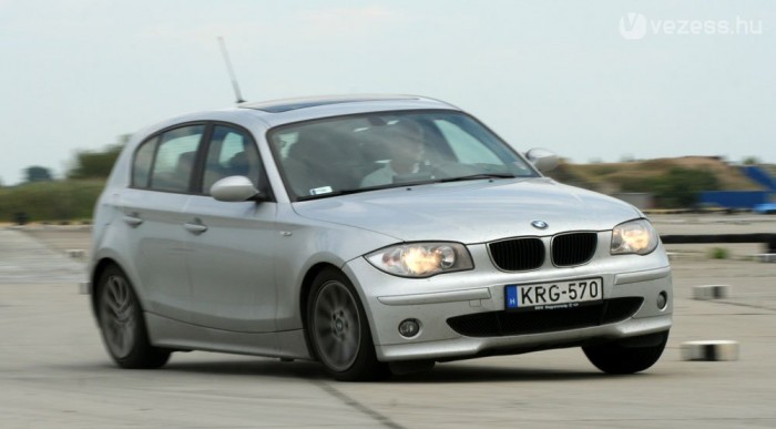 A tesztpályán elsőkerekesként visselkedett