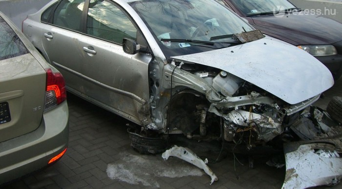 Nem meghalni az autópályán 11 | Vezess Természetesen megint Volvót vesz a Szécsi-család, csak most egy V50-est