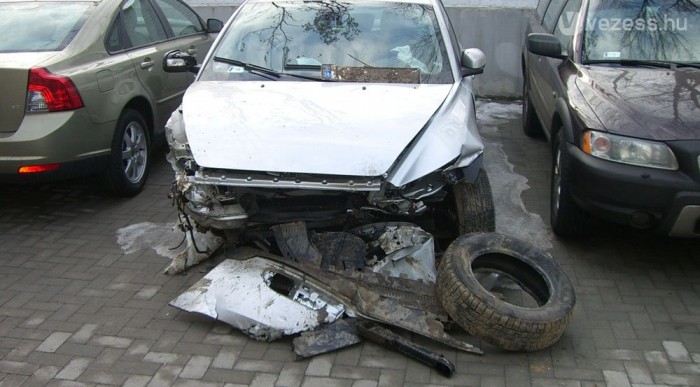 Nem meghalni az autópályán 8 | Vezess A két első légzsák nyílt ki