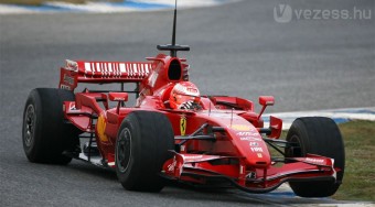 Schumi megvív Räikkönennel