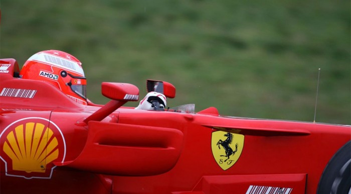 Hamilton Schumit és Kimit is lenyomta 6 | Vezess Schumi kipróbálta az idei autót