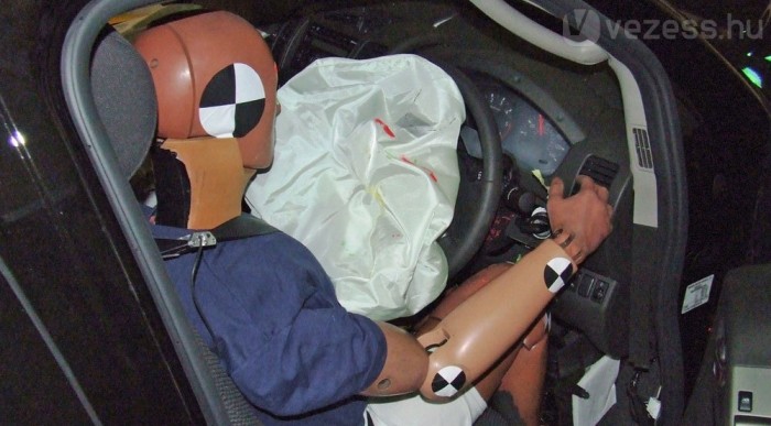 Megbukott a Nissan a törésteszten 4