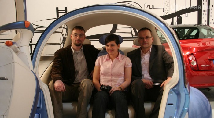 Hárman fértünk bele