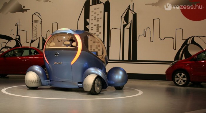 Kifordított kerekekel begurul, így nincs tolatás