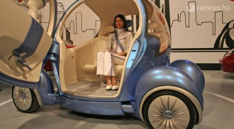 Női autó és magától parkol