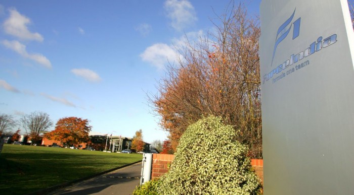 Blokád alatt az F1-gyár 6 | Vezess A bejárat körül megy a huzavona