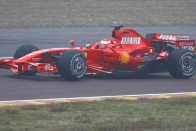 Kimi magabiztos 112